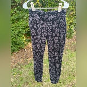 Stretchy corduroy leggings floral size small